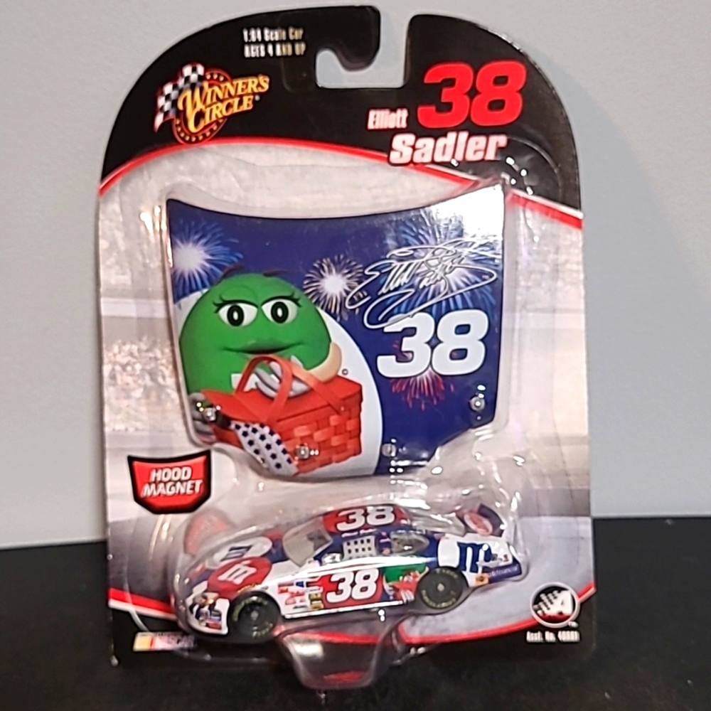 Elliott Sadler #38 Nascar M&M's Car & Mini Hood Magnet Collectible New